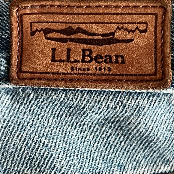 L.L. Bean Blue Jeans with Classic Denim Texture, 35 x 32, classic fit. - Picture 8 of 10